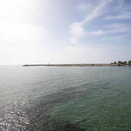 Palmove Luxurious Beachfront Apt Larnaca Exterior foto