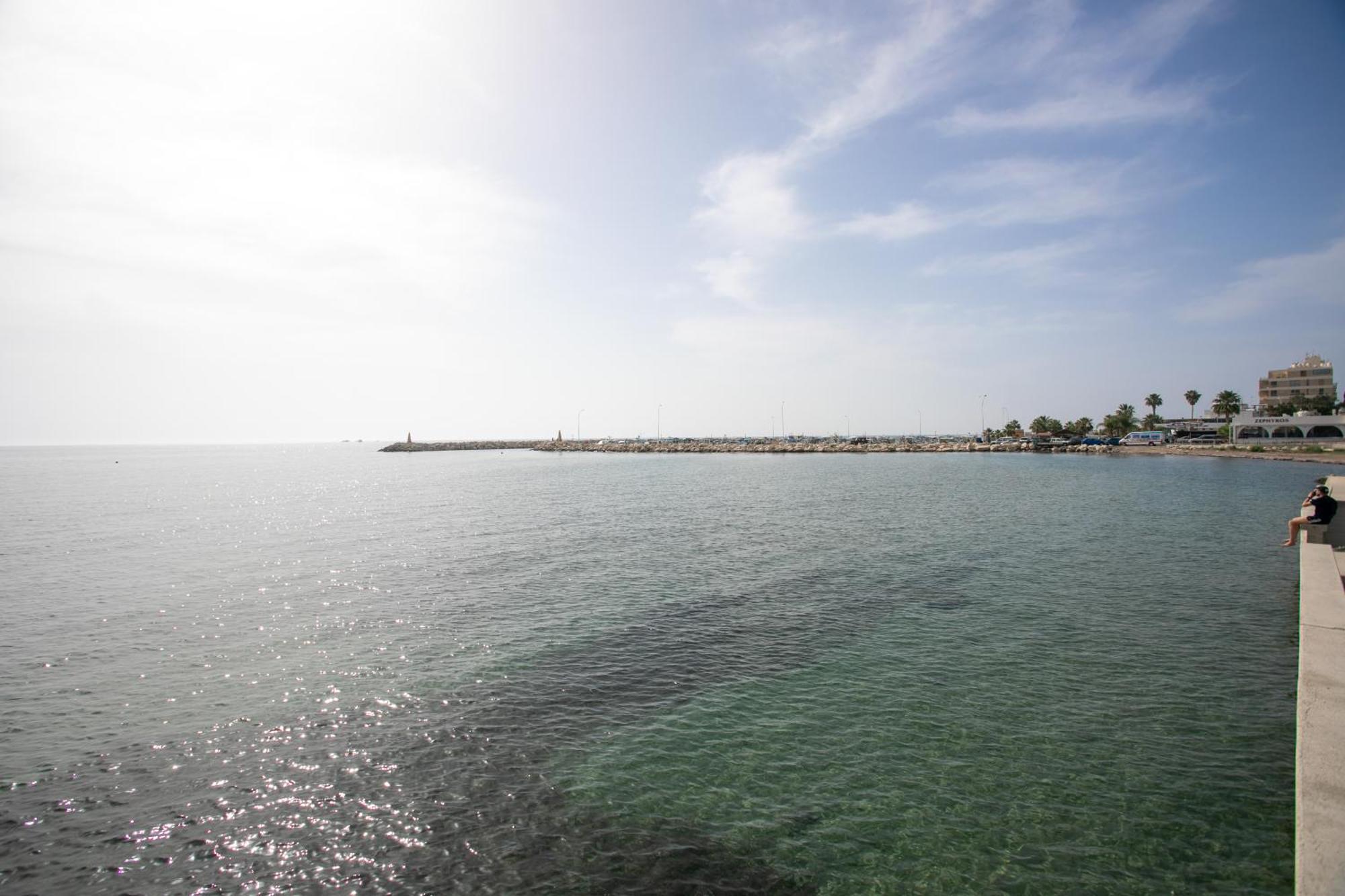 Palmove Luxurious Beachfront Apt Larnaca Exterior foto