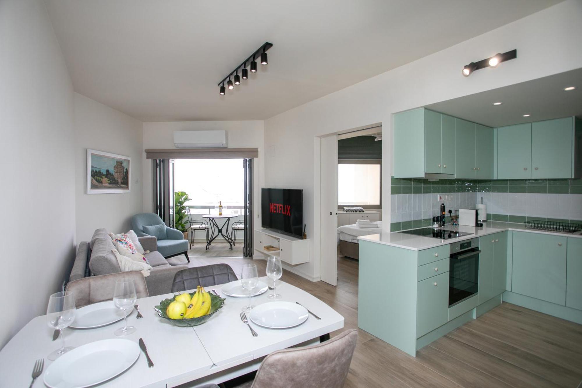 Palmove Luxurious Beachfront Apt Larnaca Exterior foto